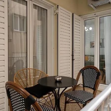 Vibrant Urban Getaway: Modern 1-Bedroom Near Bars, Parks, And Metro Athens Exterior photo