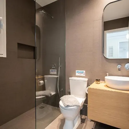 Vibrant Urban Getaway: Modern 1-Bedroom Near Bars, Parks, And Metro Athens Exterior photo