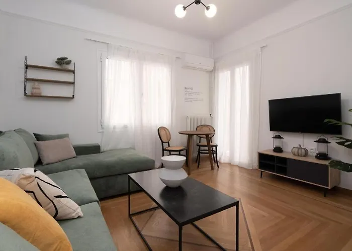 Vibrant Urban Getaway: Modern 1-Bedroom Near Bars, Parks, And Metro