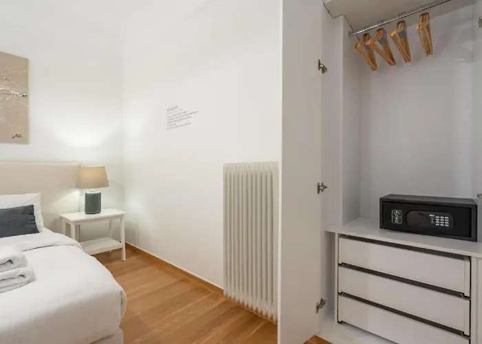 Vibrant Urban Getaway: Modern 1-Bedroom Near Bars, Parks, And Metro