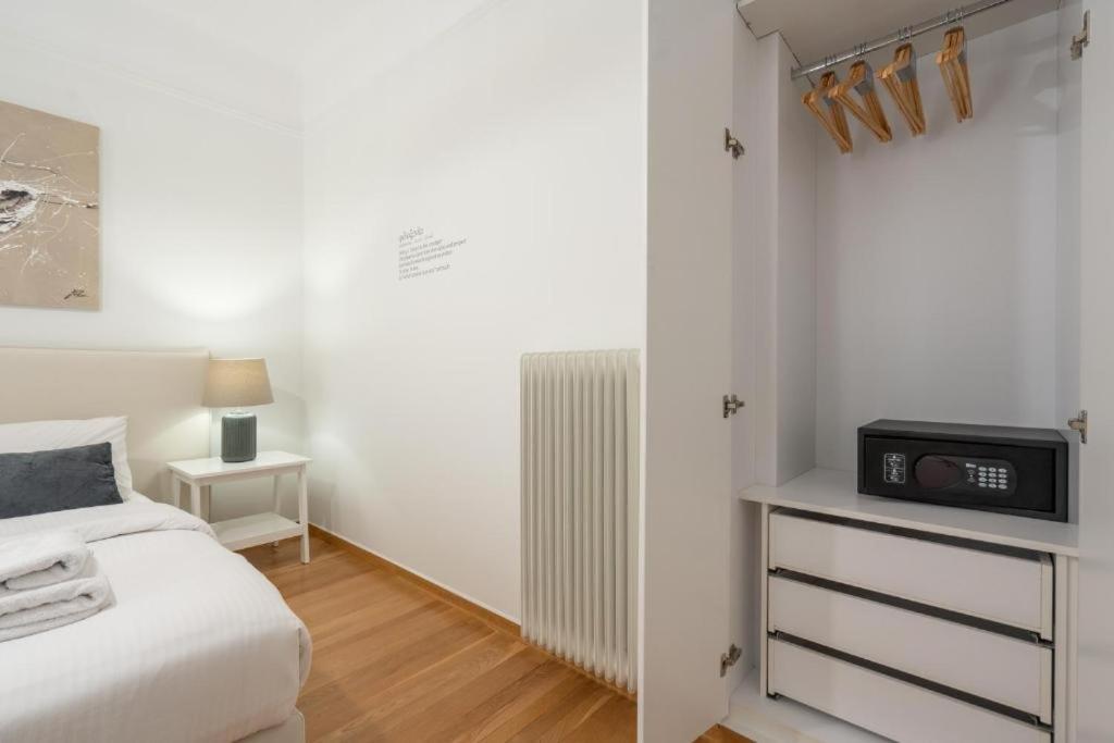 Vibrant Urban Getaway: Modern 1-bedroom Near Bars, Parks, And Metro
