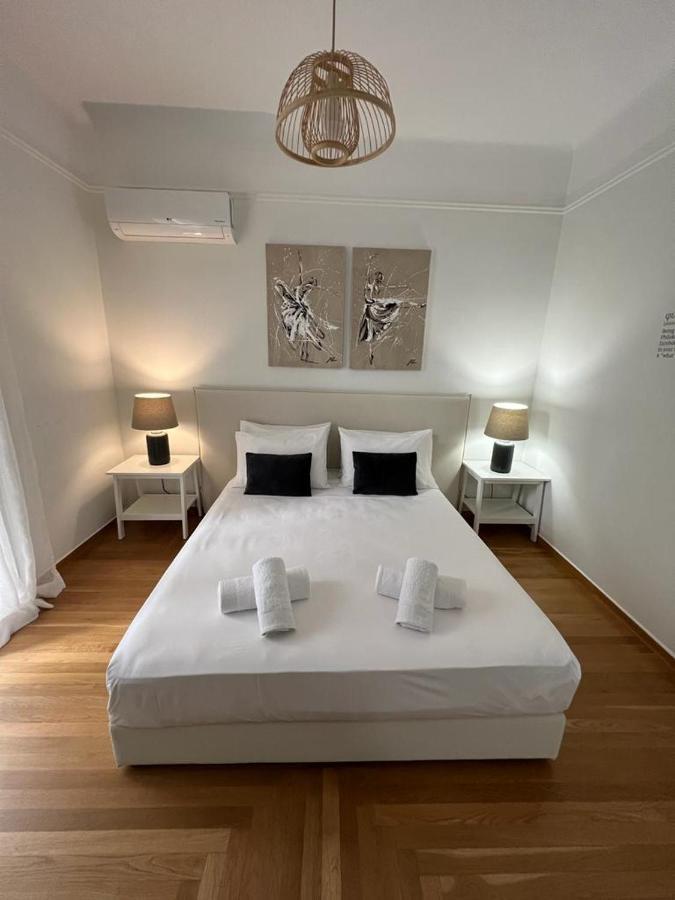 Vibrant Urban Getaway: Modern 1-bedroom Near Bars, Parks, And Metro Apartment Athens